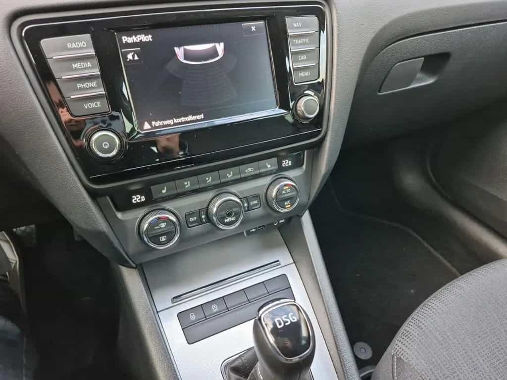 Skoda Octavia Combi 1.4TSI DSG Style Navi Sitzhzg. 05/2017-photo-16