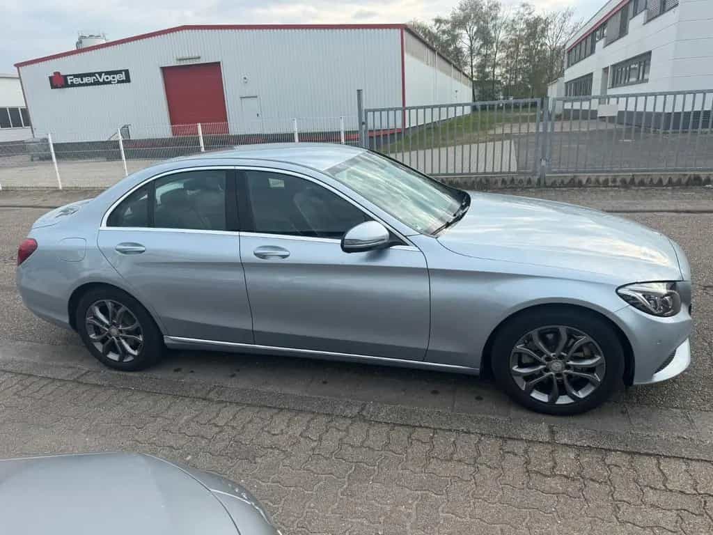 Mercedes-Benz C-Class 180 C Limousine C 180 CGI 12/2015-photo-3