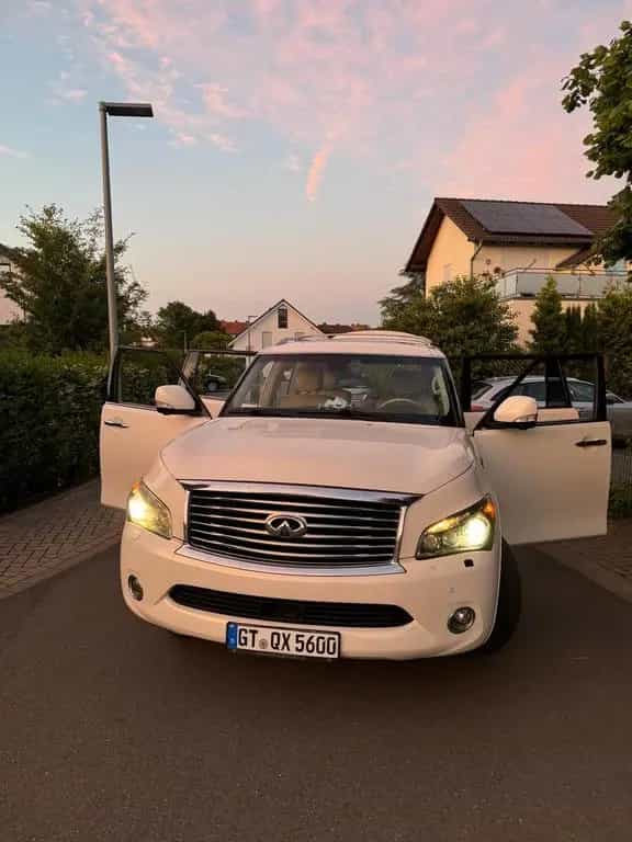 Infiniti QX56 09/2011-photo-0