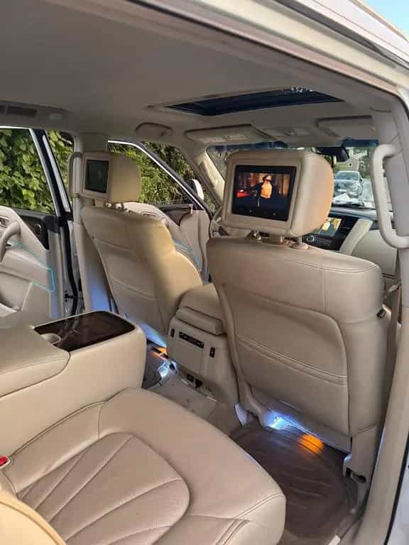 Infiniti QX56 09/2011-photo-10