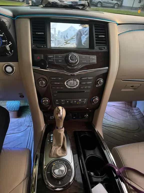 Infiniti QX56 09/2011-photo-11