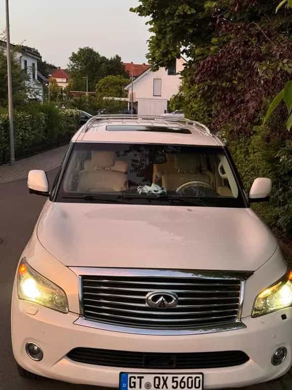 Infiniti QX56 09/2011-photo-2