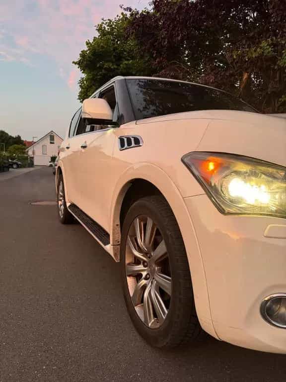 Infiniti QX56 09/2011-photo-3