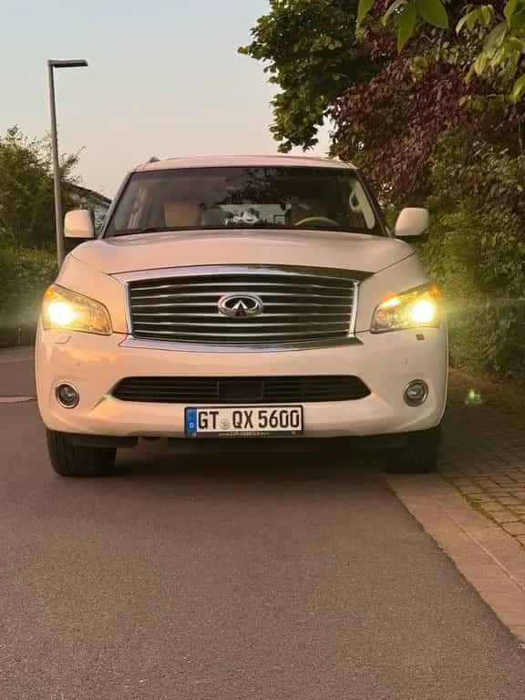 Infiniti QX56 09/2011-photo-4