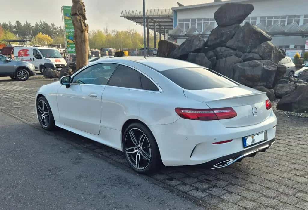 Mercedes-Benz E-Class 350 Autom. Coupe/AMG Paket/Pano./360°Kamera 04/2018-photo-4