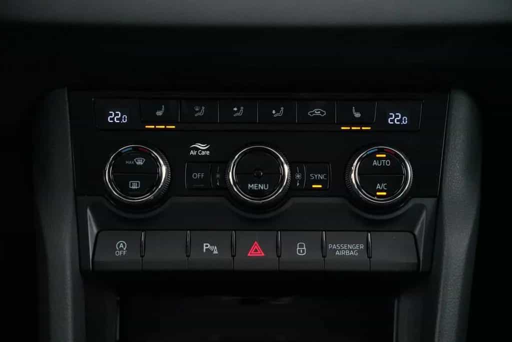Skoda Karoq 1.5TSI STYLE DSG VOLL-LED+ANHÄNGERKUPPLUNG 10/2023-photo-26