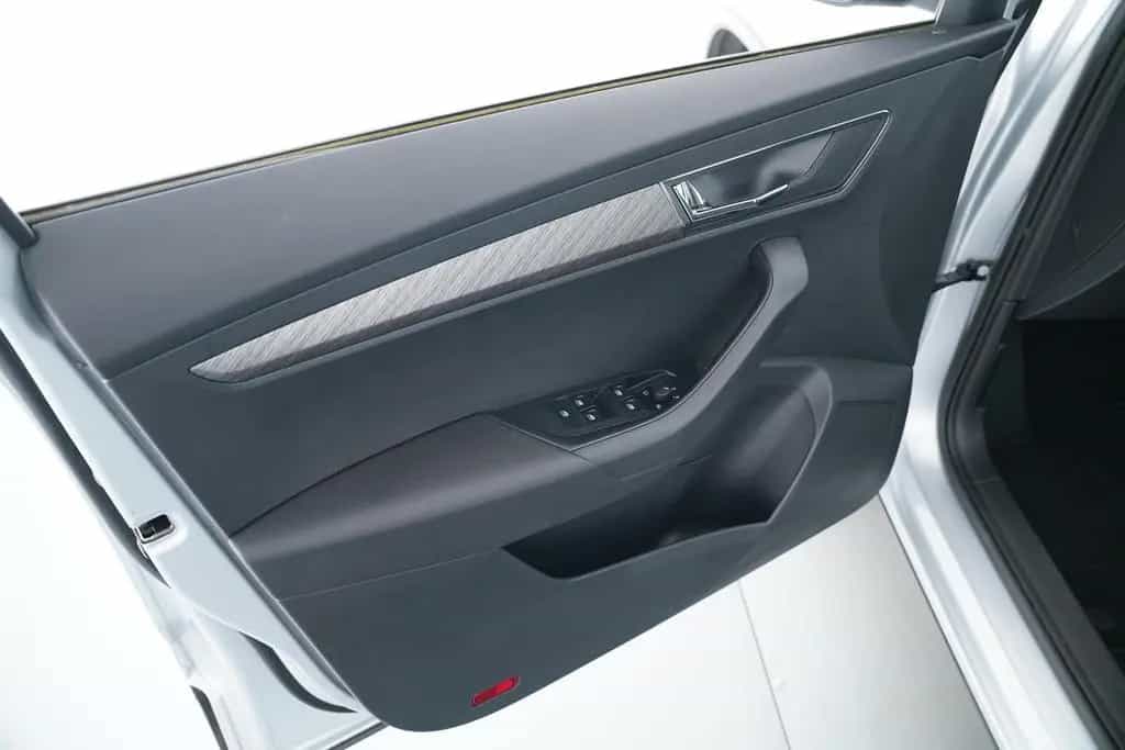 Skoda Karoq 1.5TSI STYLE DSG VOLL-LED+ANHÄNGERKUPPLUNG 10/2023-photo-29