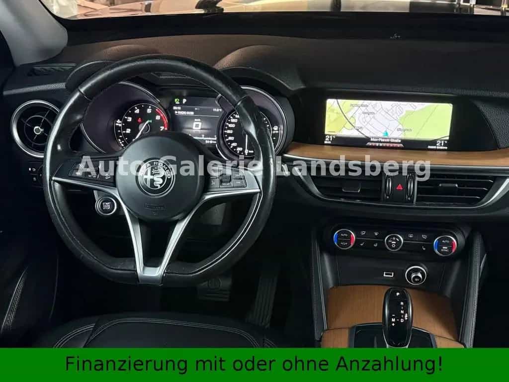 Alfa Romeo Stelvio Super Q4*Allrad*Leder*Navi*Xenon*Keyles* 07/2017-photo-12