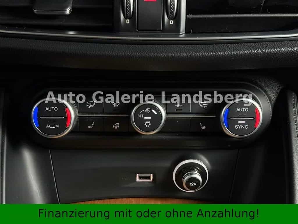 Alfa Romeo Stelvio Super Q4*Allrad*Leder*Navi*Xenon*Keyles* 07/2017-photo-18
