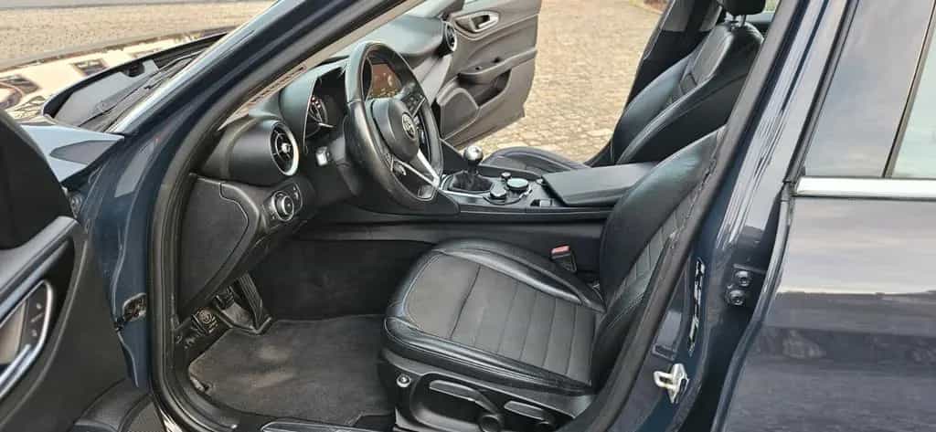 Alfa Romeo Giulia Super 2.2 Diesel 16V 132 kW Super 03/2017-photo-3