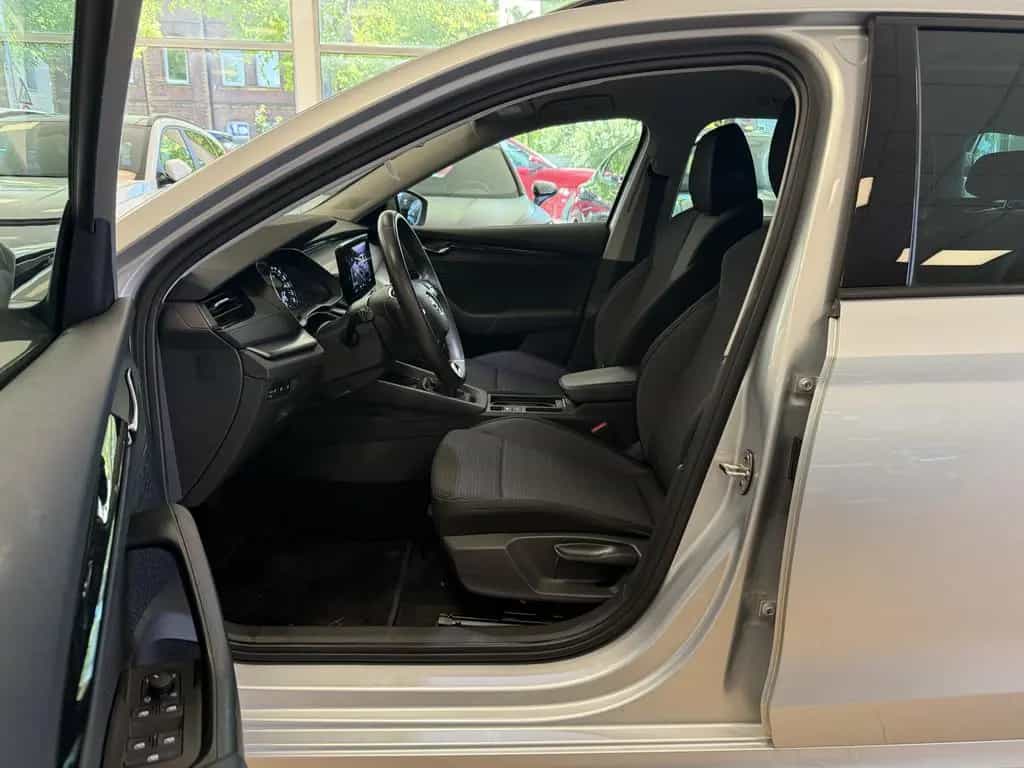 Skoda Octavia Ambition*AHK*LED*CarPlay*Tempo*Keyless 03/2023-photo-9