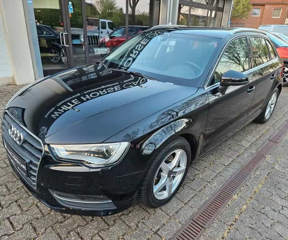 Audi A3 Sportback ULTRA BiXENON AUTOMATIK LED 1.HAND 01/2016-photo-2