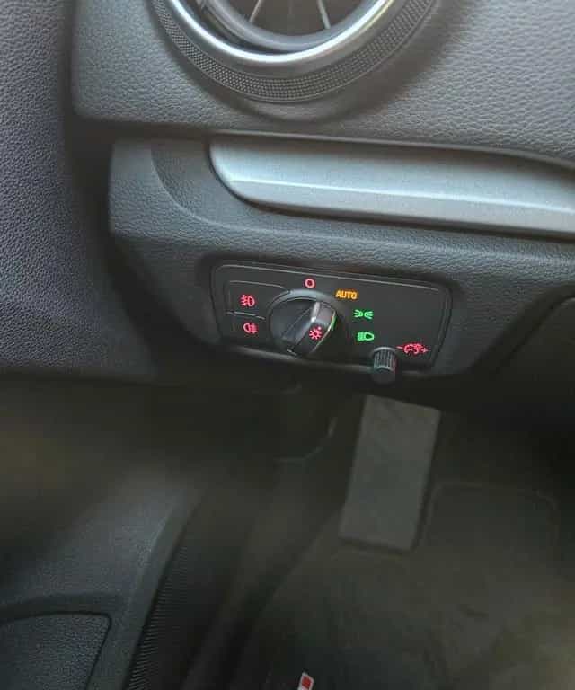Audi A3 Sportback ULTRA BiXENON AUTOMATIK LED 1.HAND 01/2016-photo-27