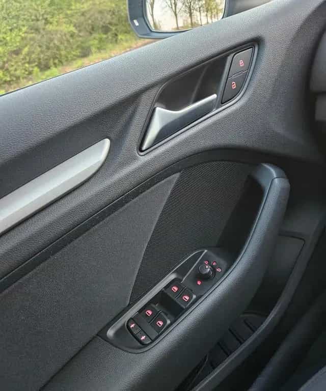Audi A3 Sportback ULTRA BiXENON AUTOMATIK LED 1.HAND 01/2016-photo-28
