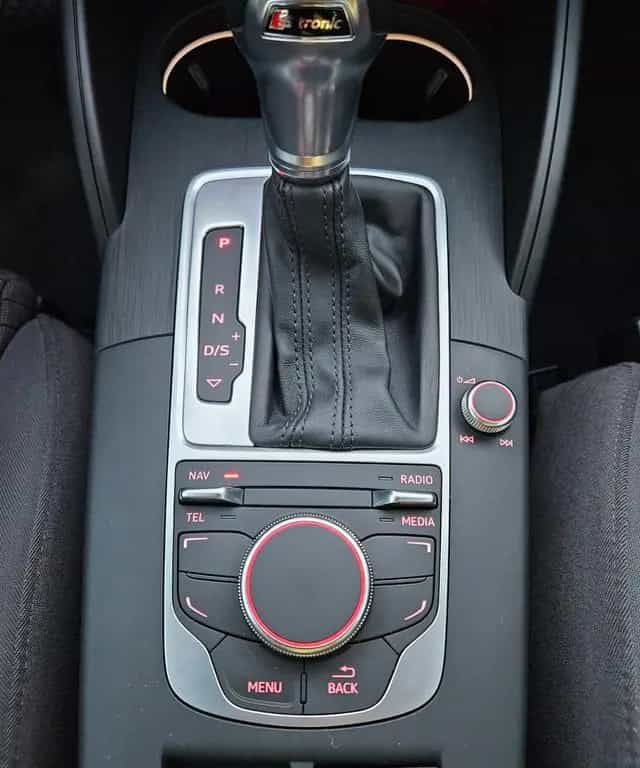 Audi A3 Sportback ULTRA BiXENON AUTOMATIK LED 1.HAND 01/2016-photo-32
