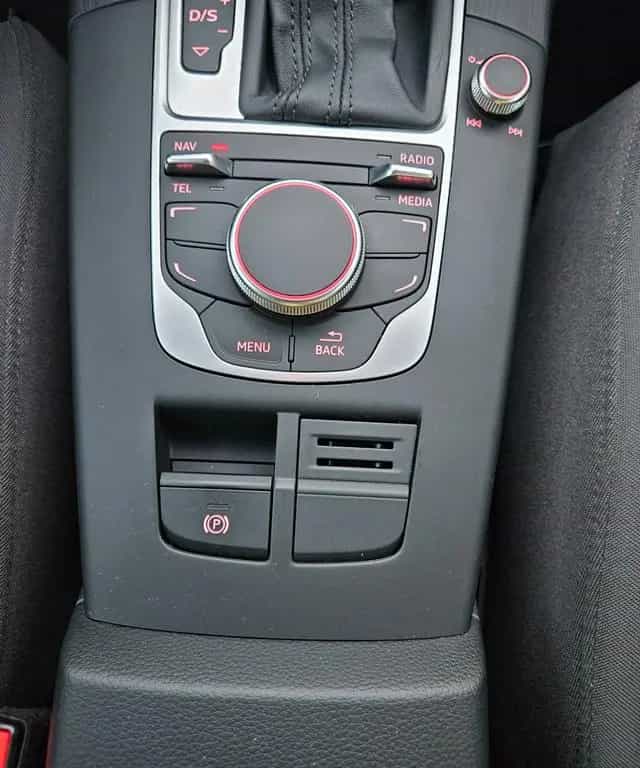 Audi A3 Sportback ULTRA BiXENON AUTOMATIK LED 1.HAND 01/2016-photo-33