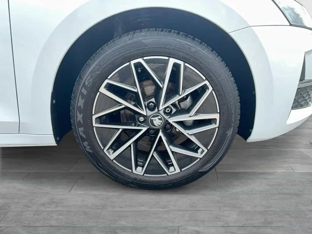 Skoda Octavia Combi 2.0 TDI DSG Selection Anhängerkupp 06/2025-photo-6