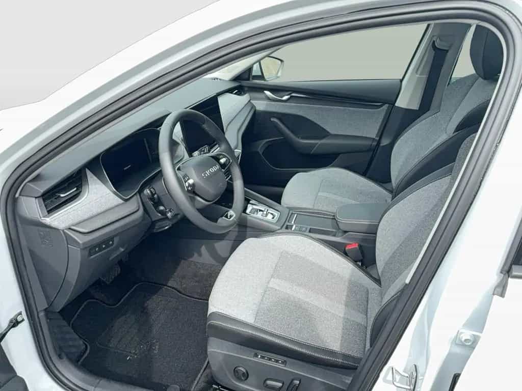 Skoda Octavia Combi 2.0 TDI DSG Selection Anhängerkupp 06/2025-photo-8