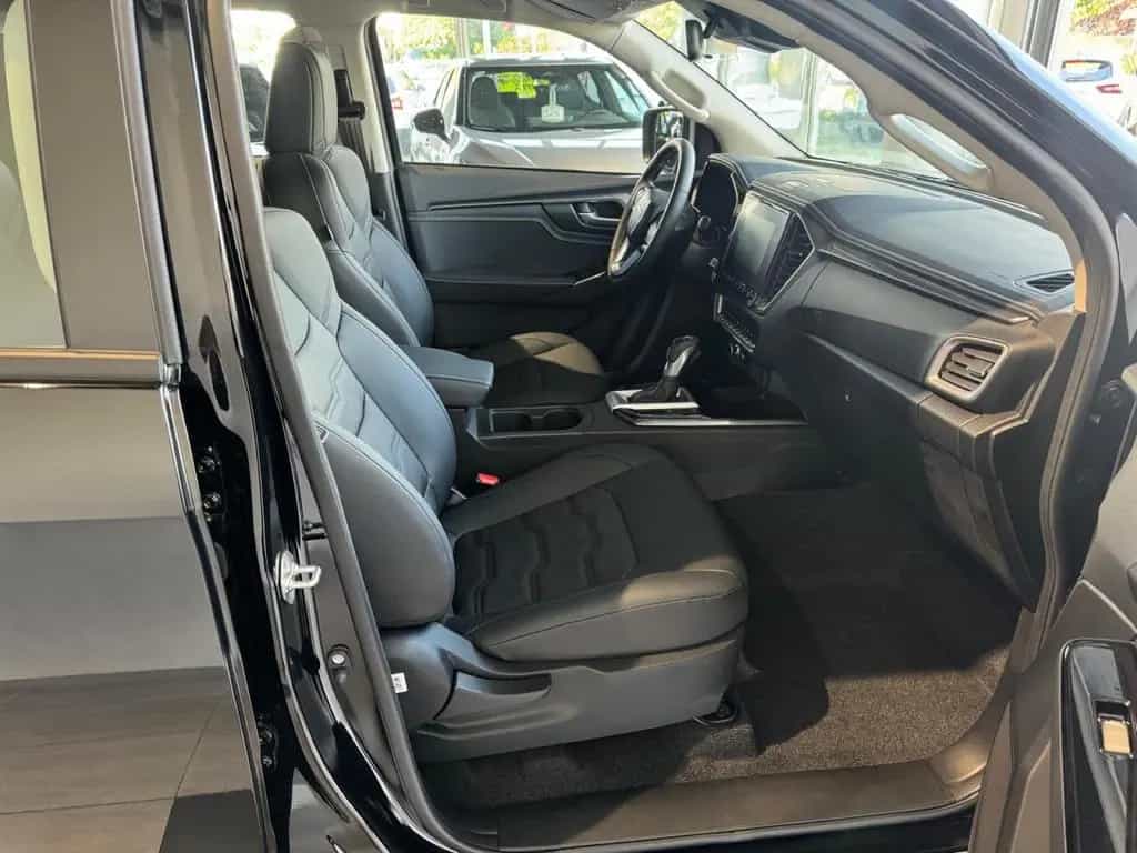 Isuzu D-Max Double Cab 4WD Autom. LSE (BTF) Klima 06/2025-photo-1