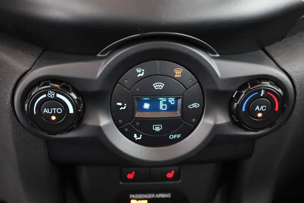 Ford EcoSport 1.0 Ecoboost Sitzheizung Klimaaut. USB 05/2016-photo-13