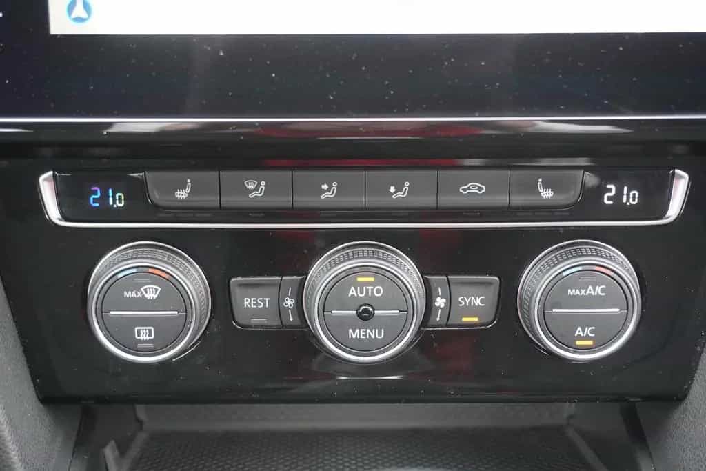 Volkswagen Passat Variant 1.5 TSI R-Line LED Navi ACC 360° 05/2020-photo-18