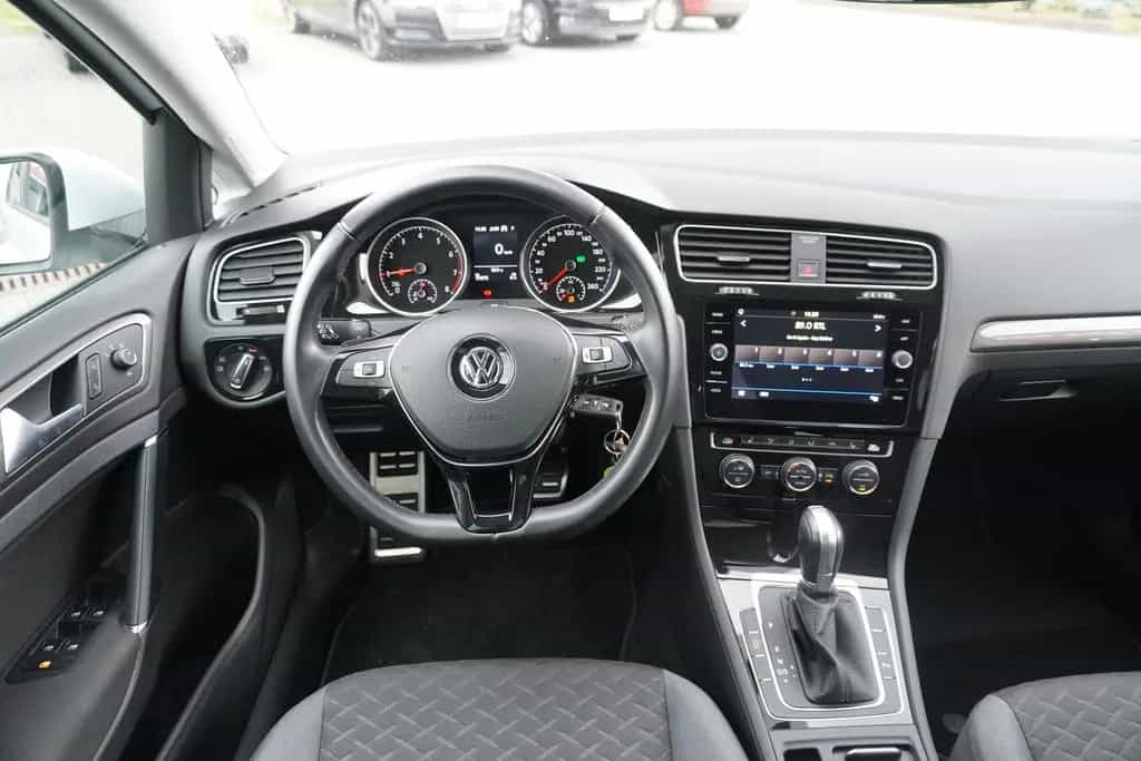 Volkswagen Golf VII 1.0 TSI DSG Join LED Navi AHK PDC USB 08/2018-photo-9