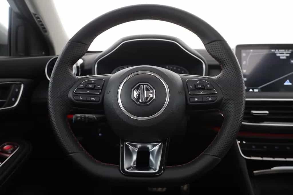 MG HS 1.5 T-GDI Luxury Aut. LED ACC Navi 360° Pano 03/2024-photo-13