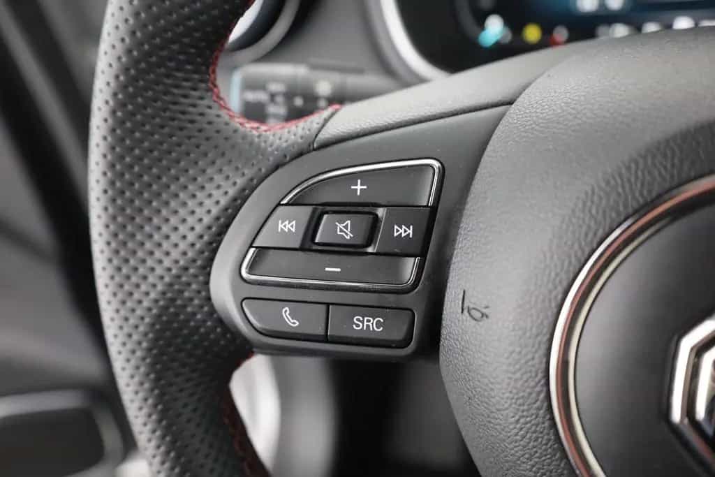 MG HS 1.5 T-GDI Luxury Aut. LED ACC Navi 360° Pano 03/2024-photo-14