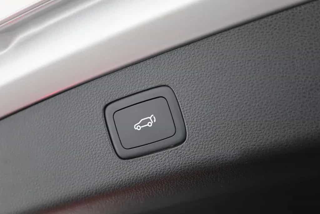 MG HS 1.5 T-GDI Luxury Aut. LED ACC Navi 360° Pano 03/2024-photo-24