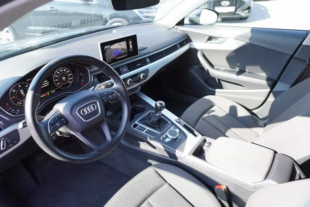 Audi A4 Avant 2.0 TDI Bi-Xenon Navi Kamera Totwinkel 08/2017-photo-13