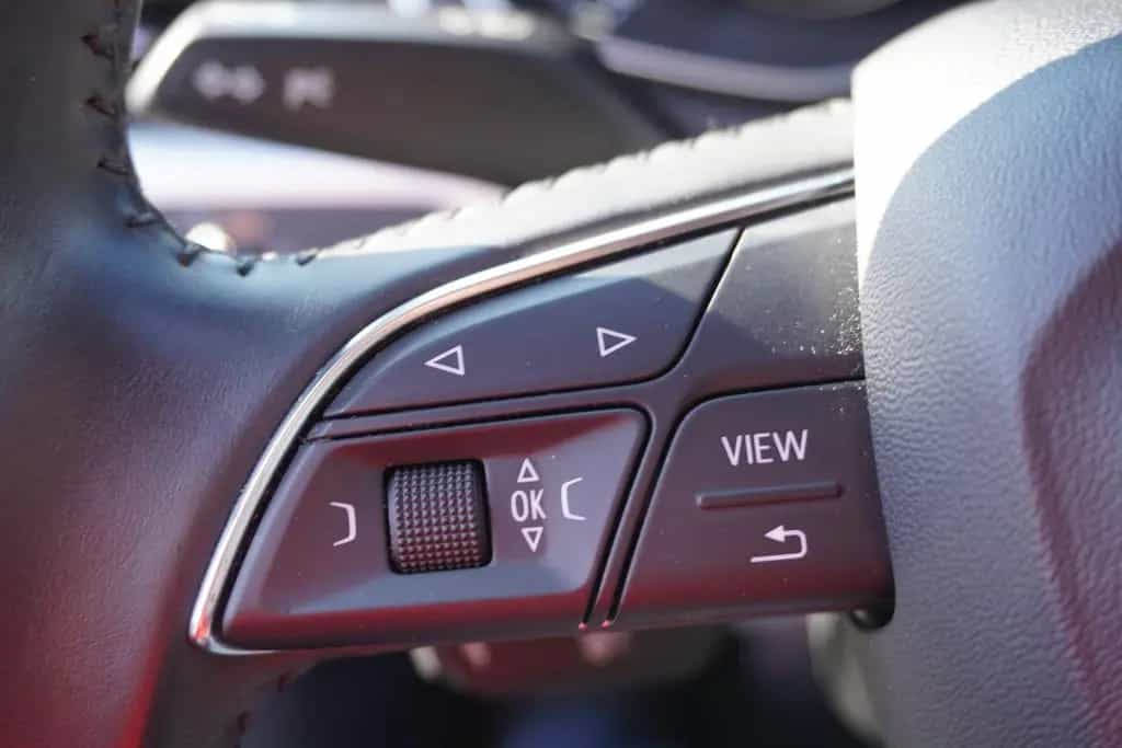 Audi A4 Avant 2.0 TDI Bi-Xenon Navi Kamera Totwinkel 08/2017-photo-15