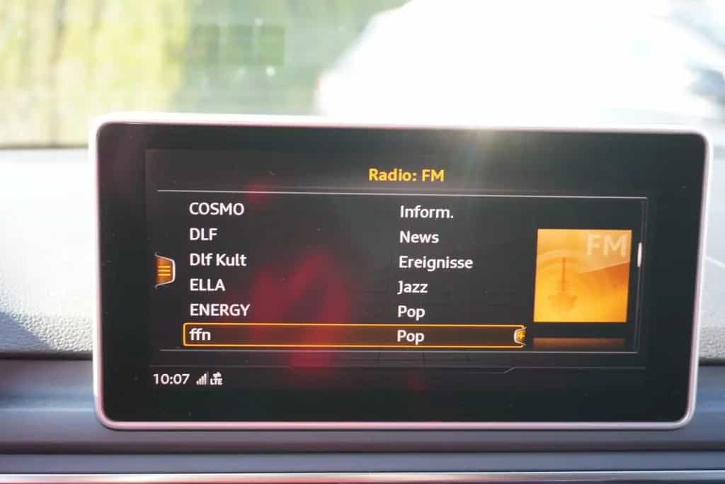 Audi A4 Avant 2.0 TDI Bi-Xenon Navi Kamera Totwinkel 08/2017-photo-24