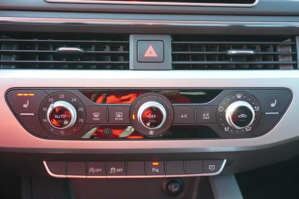 Audi A4 Avant 2.0 TDI Bi-Xenon Navi Kamera Totwinkel 08/2017-photo-25