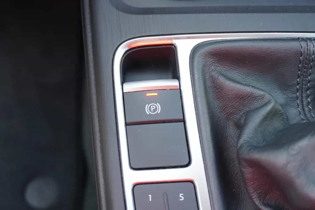 Audi A4 Avant 2.0 TDI Bi-Xenon Navi Kamera Totwinkel 08/2017-photo-27