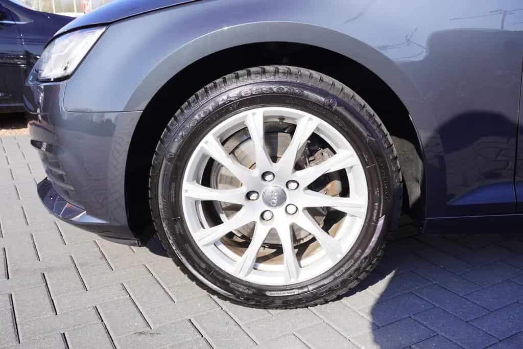 Audi A4 Avant 2.0 TDI Bi-Xenon Navi Kamera Totwinkel 08/2017-photo-30