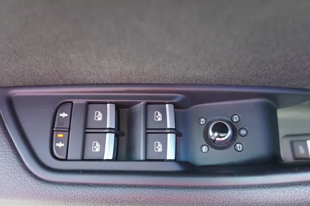 Audi A4 Avant 2.0 TDI Bi-Xenon Navi Kamera Totwinkel 08/2017-photo-8