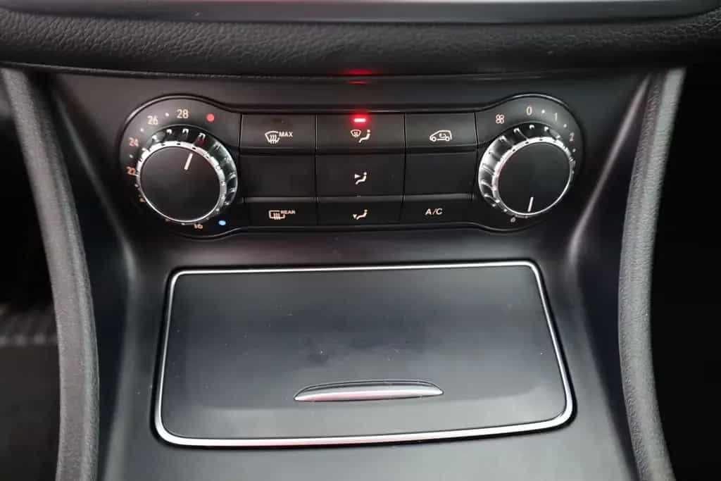 Mercedes-Benz GLA-Class 180 LED Navi Sitzheizung Teilleder PDC ACC 06/2018-photo-12