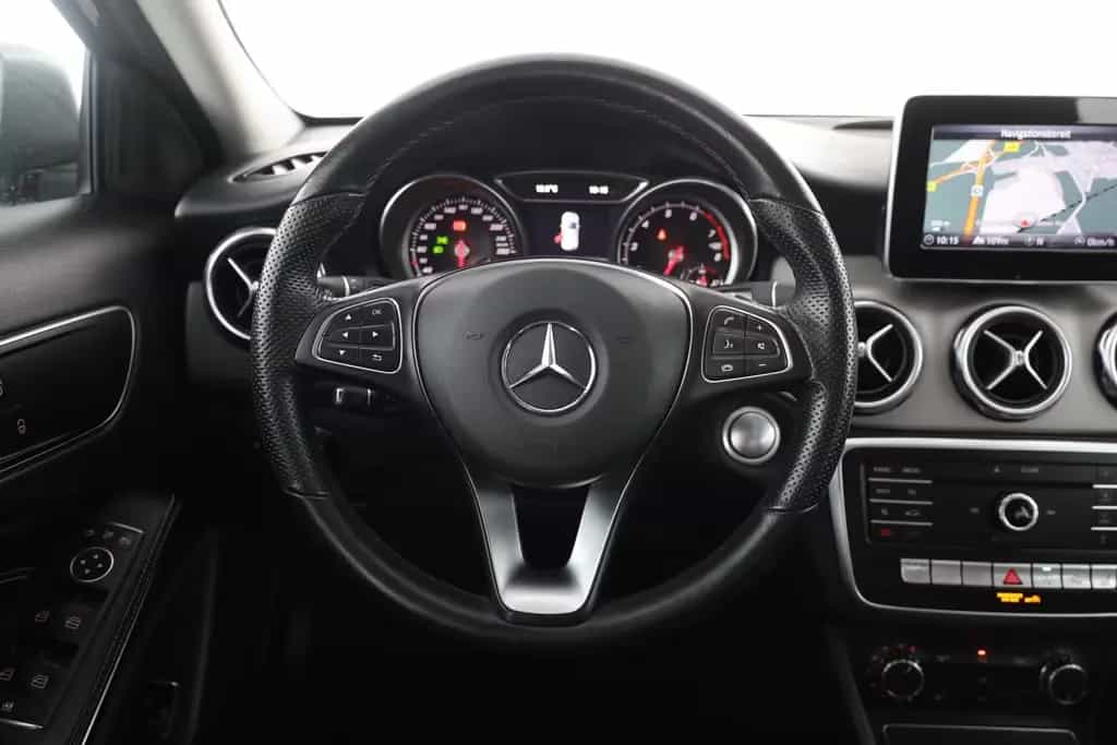Mercedes-Benz GLA-Class 180 LED Navi Sitzheizung Teilleder PDC ACC 06/2018-photo-13