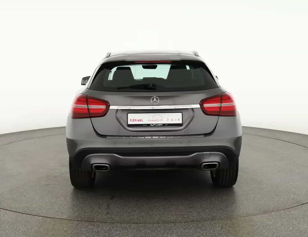 Mercedes-Benz GLA-Class 180 LED Navi Sitzheizung Teilleder PDC ACC 06/2018-photo-3