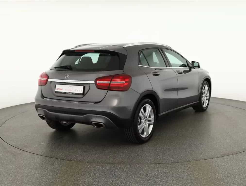 Mercedes-Benz GLA-Class 180 LED Navi Sitzheizung Teilleder PDC ACC 06/2018-photo-4