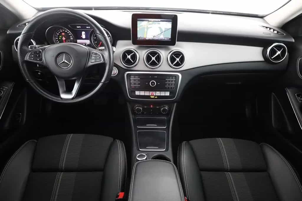 Mercedes-Benz GLA-Class 180 LED Navi Sitzheizung Teilleder PDC ACC 06/2018-photo-8