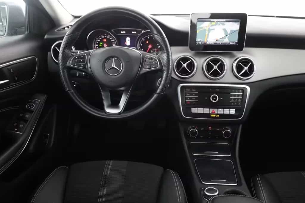 Mercedes-Benz GLA-Class 180 LED Navi Sitzheizung Teilleder PDC ACC 06/2018-photo-9