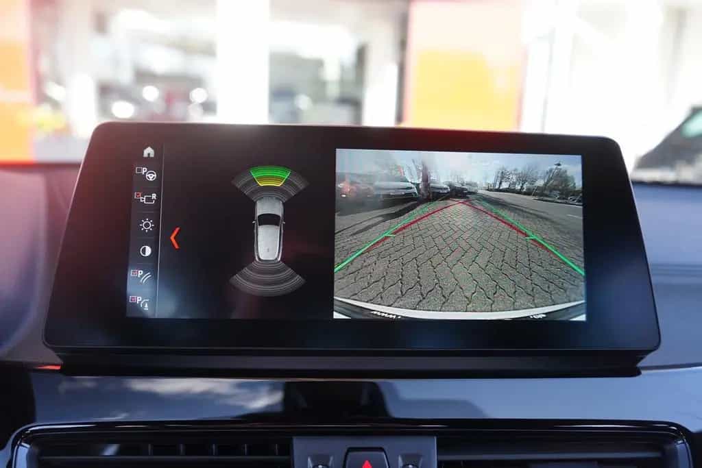 BMW X2 xDrive 20 i Klimaaut. LED Navi Tempomat AHK 06/2020-photo-16