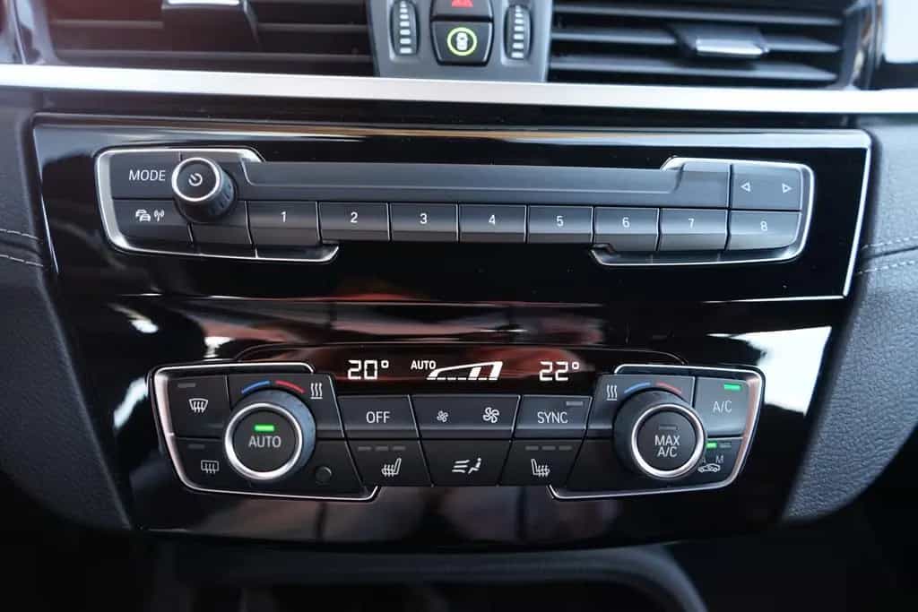BMW X2 xDrive 20 i Klimaaut. LED Navi Tempomat AHK 06/2020-photo-17