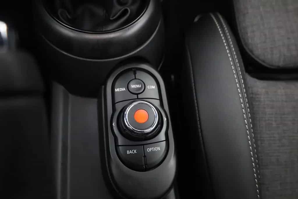 MINI Cooper 1.5 LED Panorama Teilleder Sportsitze USB 01/2019-photo-15