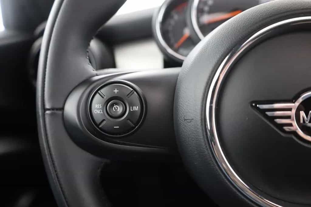 MINI Cooper 1.5 LED Panorama Teilleder Sportsitze USB 01/2019-photo-17