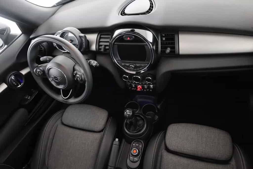 MINI Cooper 1.5 LED Panorama Teilleder Sportsitze USB 01/2019-photo-29