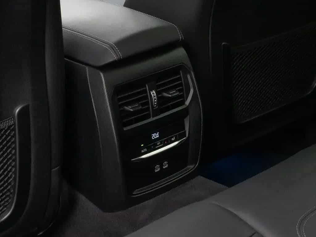 BMW 3 Series 330d Kamera DAB HiFi Leder Sport AdaptLED 18Zoll 02/2023-photo-25
