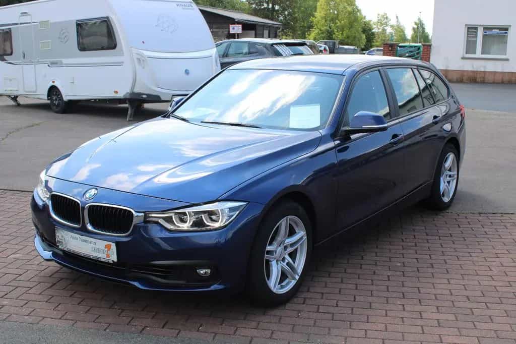 BMW 3 Series 320 Baureihe 3 Touring 320 i xDrive Advantage 12/2017-photo-1