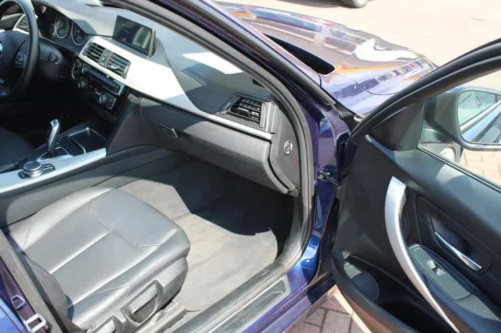 BMW 3 Series 320 Baureihe 3 Touring 320 i xDrive Advantage 12/2017-photo-10